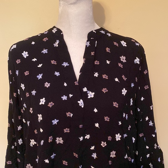 COPY - LOFT blouse - Picture 2 of 13